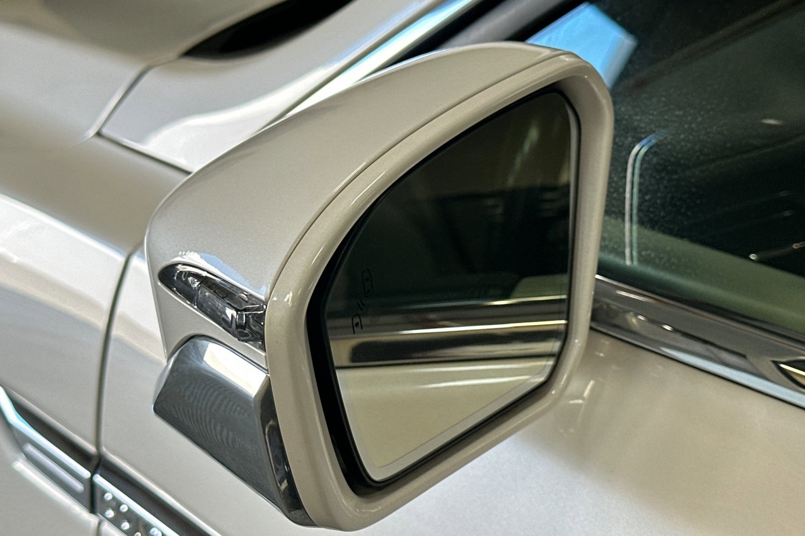 Used 2017 Lincoln Continental Select image 53