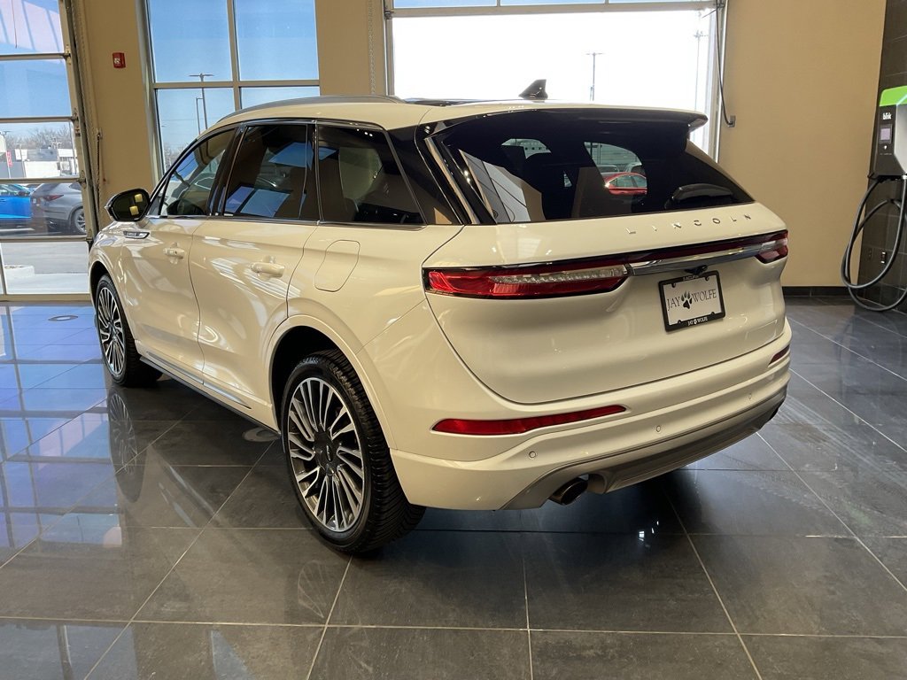 Used 2021 Lincoln Corsair Reserve w/ Sport Package image 6