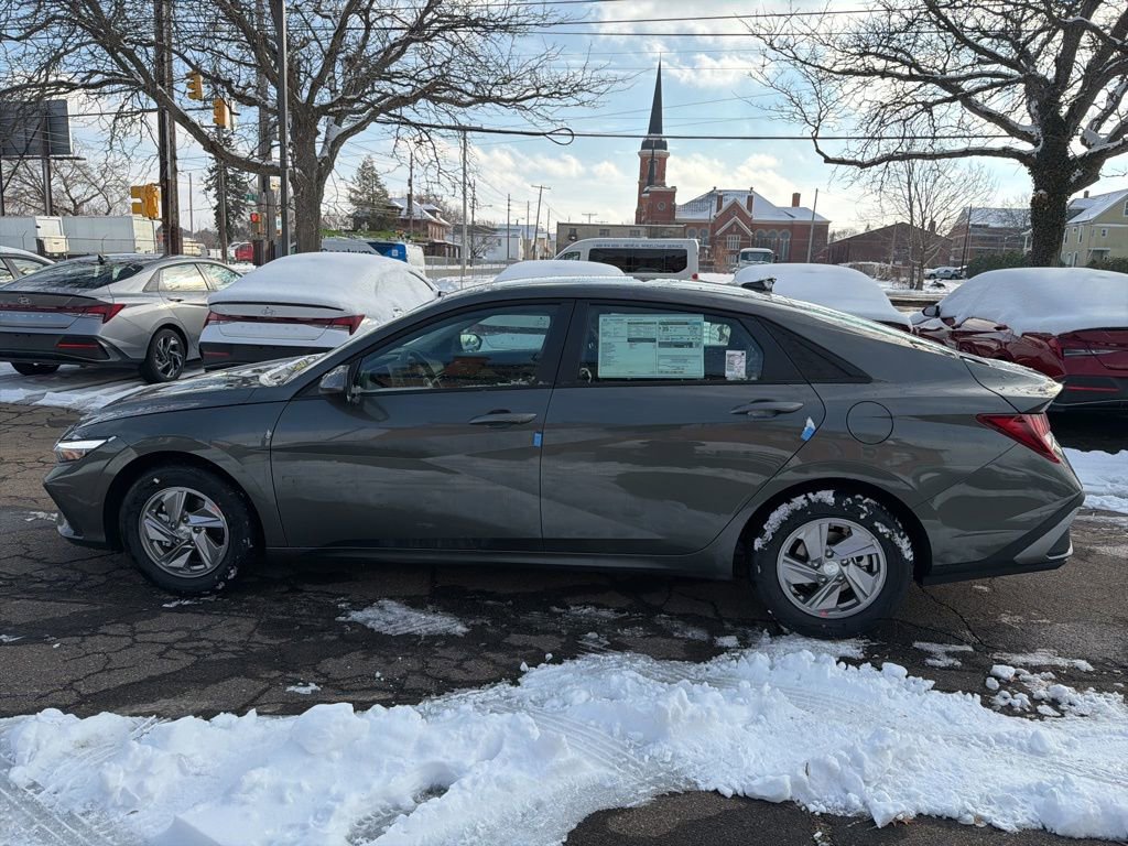 New 2026 Hyundai Elantra SE image 4