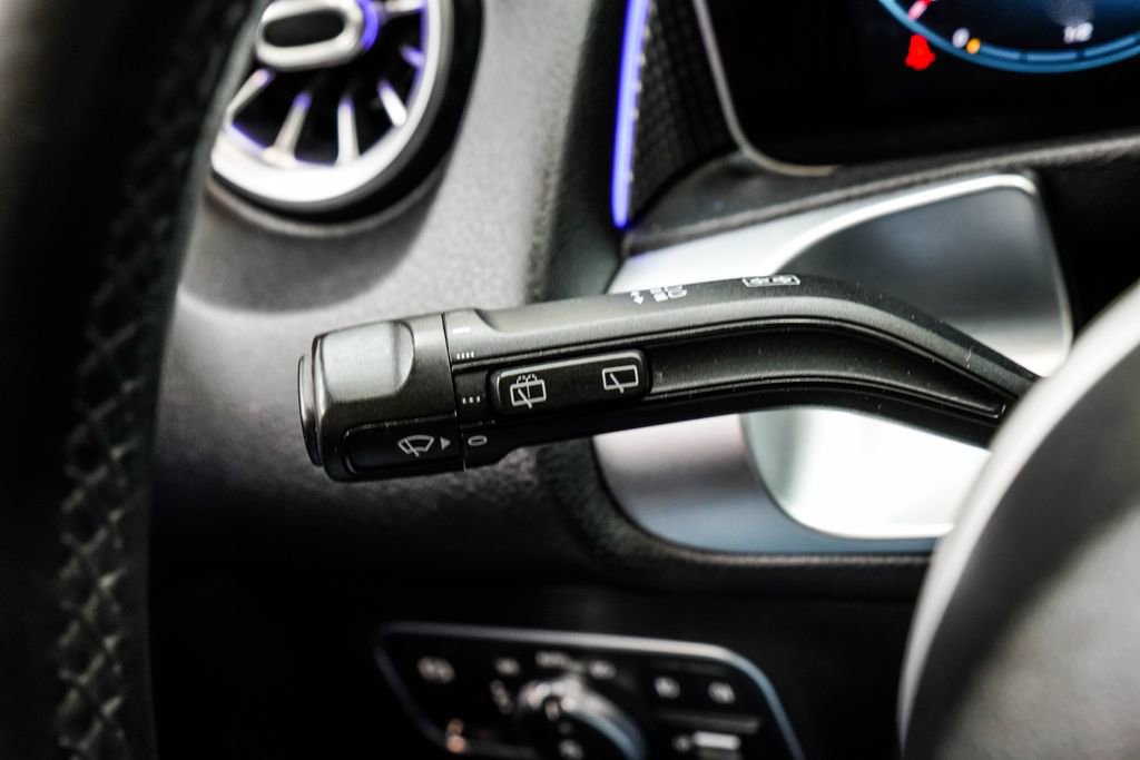 Used 2020 Mercedes-Benz GLB 250 image 37