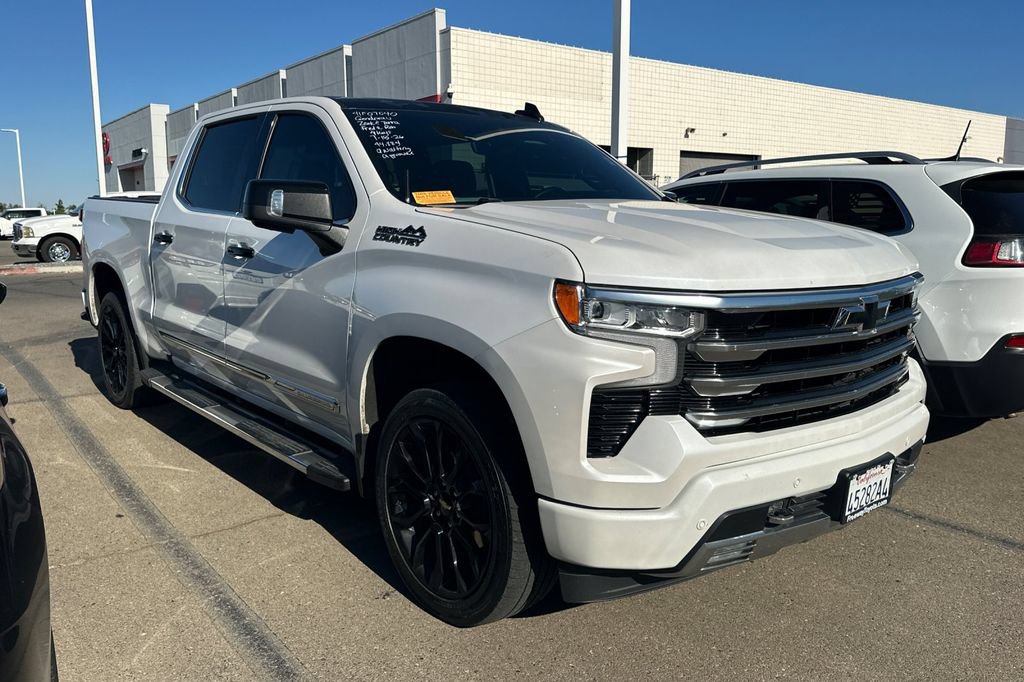 Used 2024 Chevrolet Silverado 1500 High Country w/ Technology Package AWD/4WD image 2