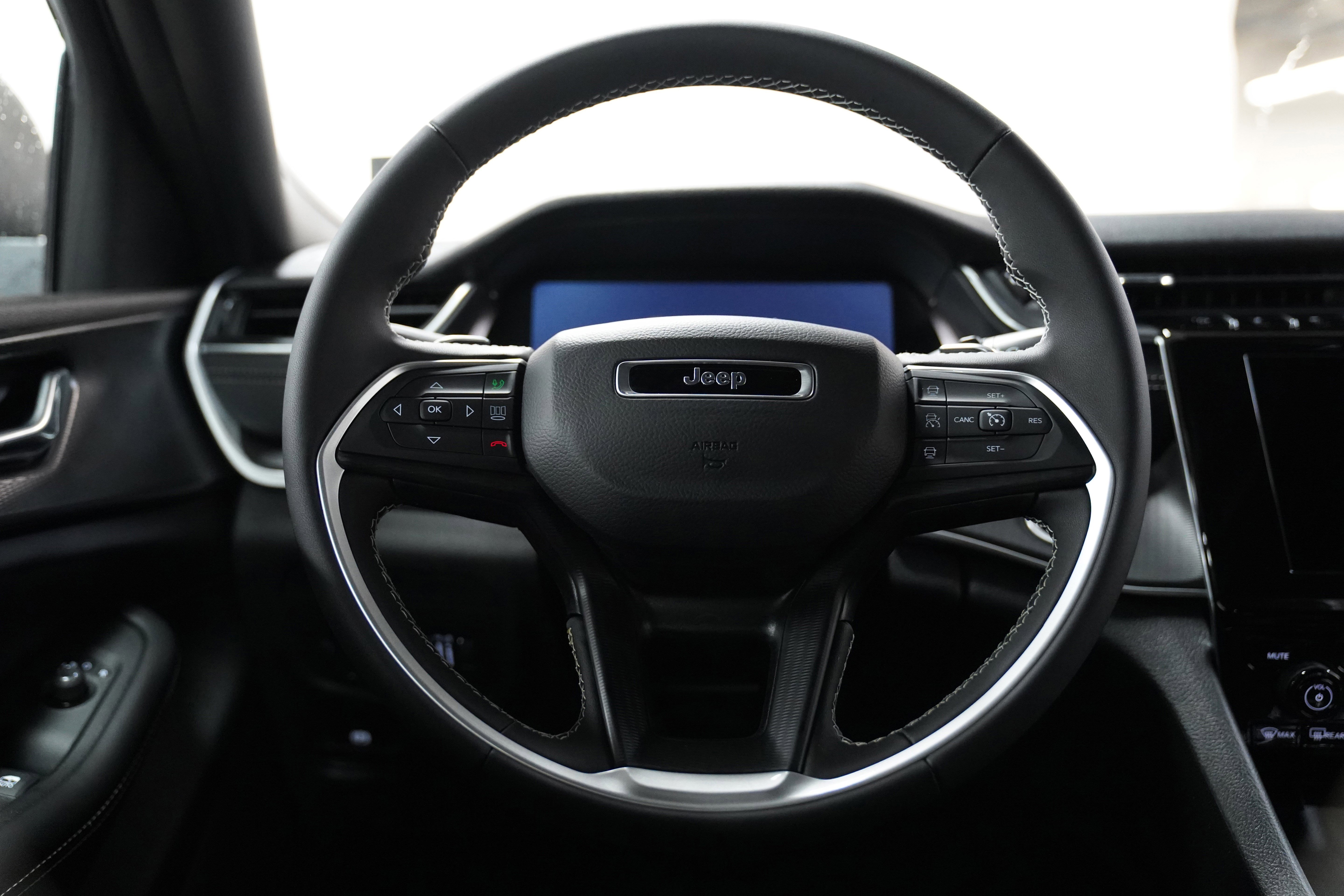 New 2026 Jeep Grand Cherokee L Laredo image 20