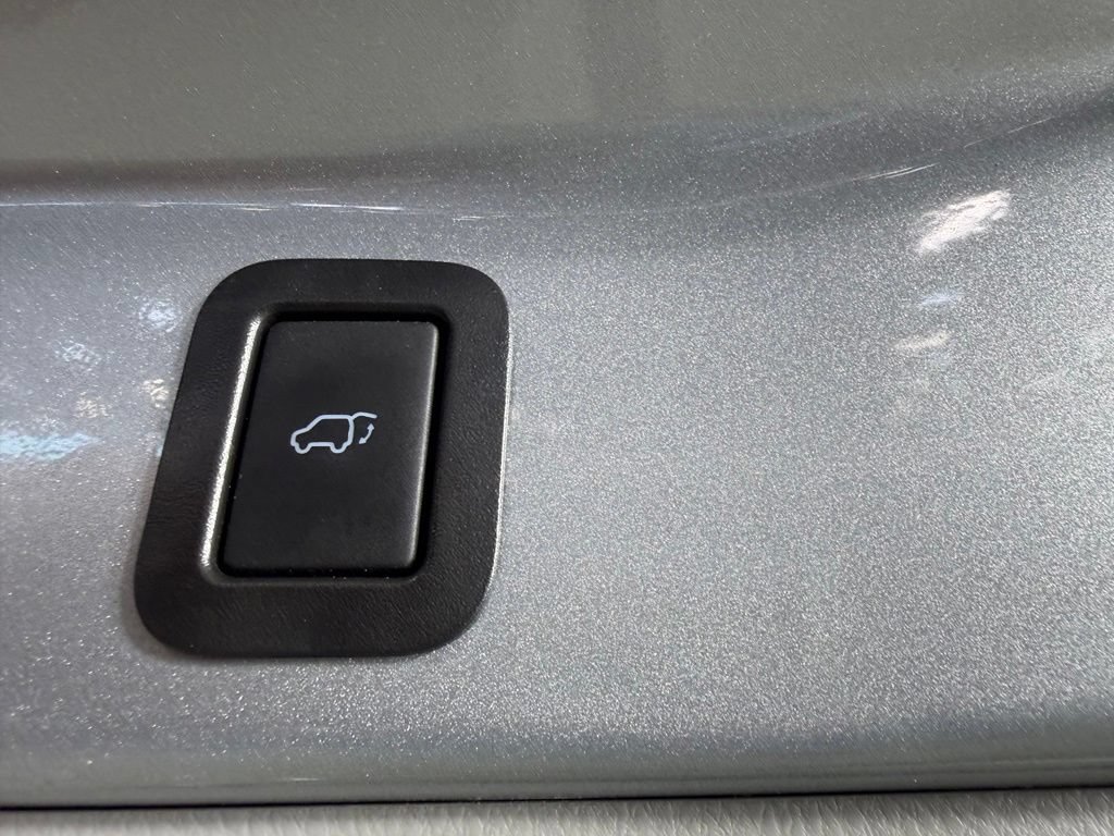 Used 2019 Toyota Highlander Limited FWD image 31