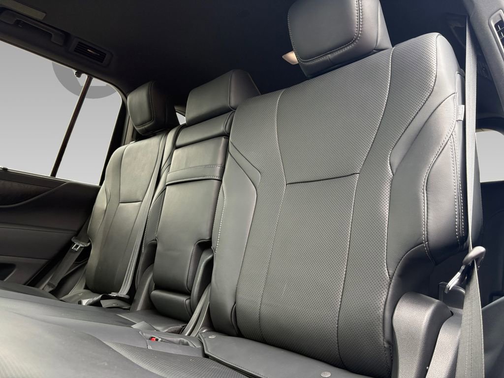 Used 2024 Lexus LX 600 4WD w/ Appearance Package image 4