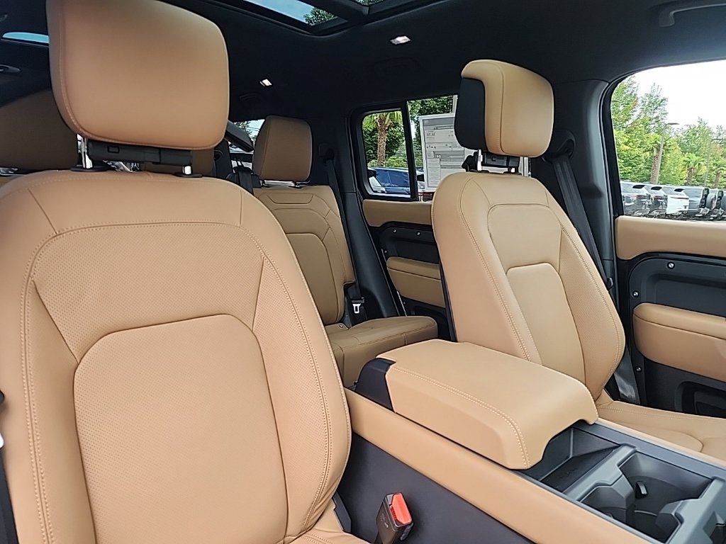 New 2026 Land Rover Defender 130 X-Dynamic SE AWD/4WD image 21