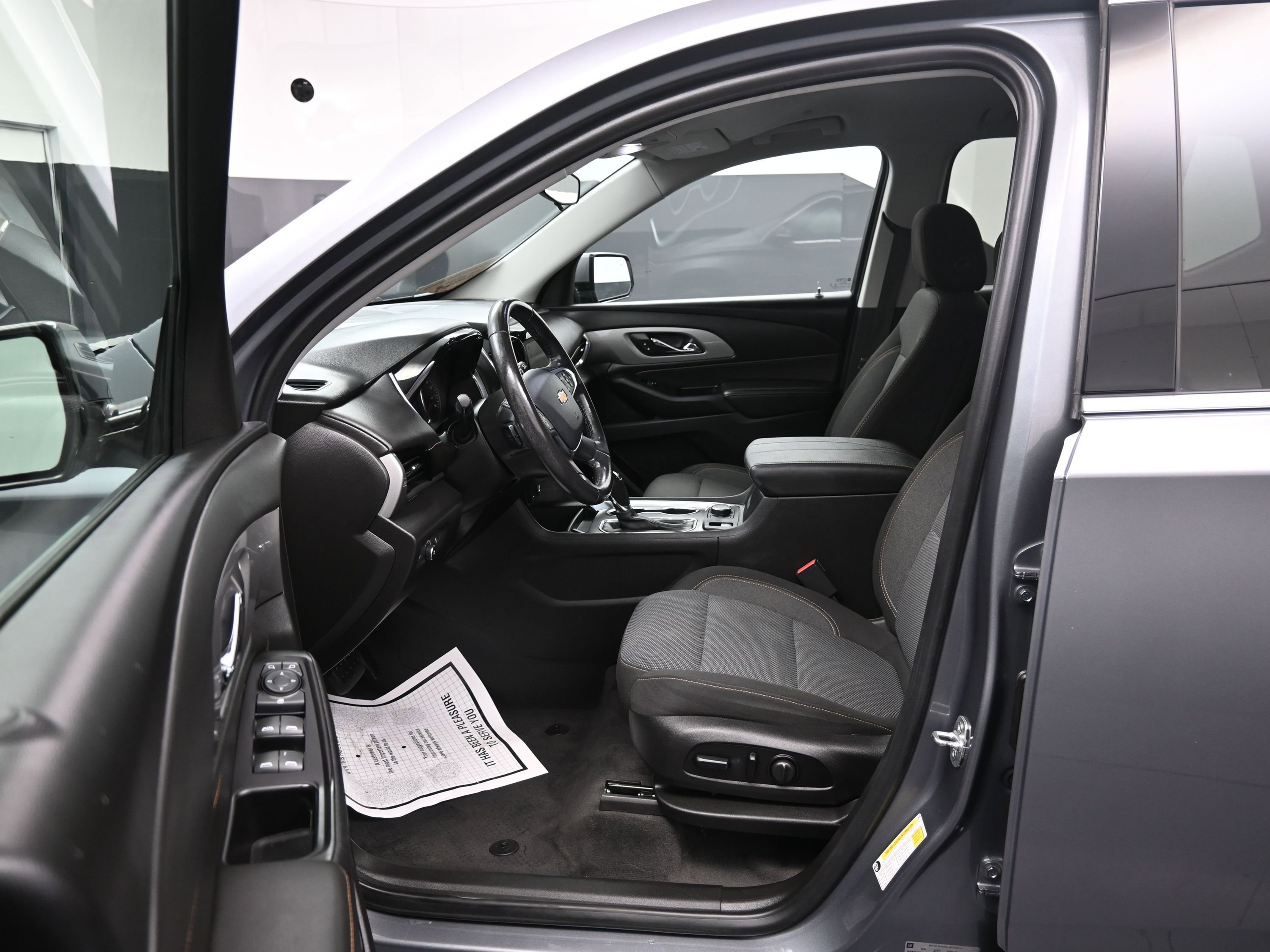 Used 2020 Chevrolet Traverse LT w/ LPO, Black Accent Package image 26