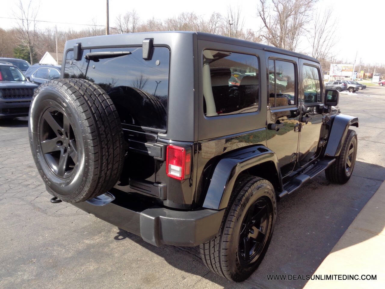 Used 2018 Jeep Wrangler Unlimited Sahara image 3