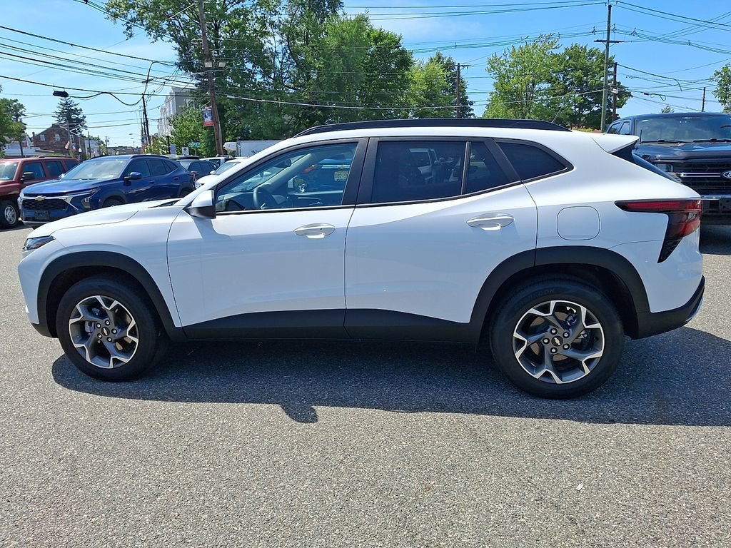 Used 2026 Chevrolet Trax LT w/ Driver Confidence Package FWD image 4
