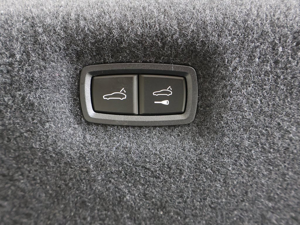 Used 2024 Porsche Taycan image 14