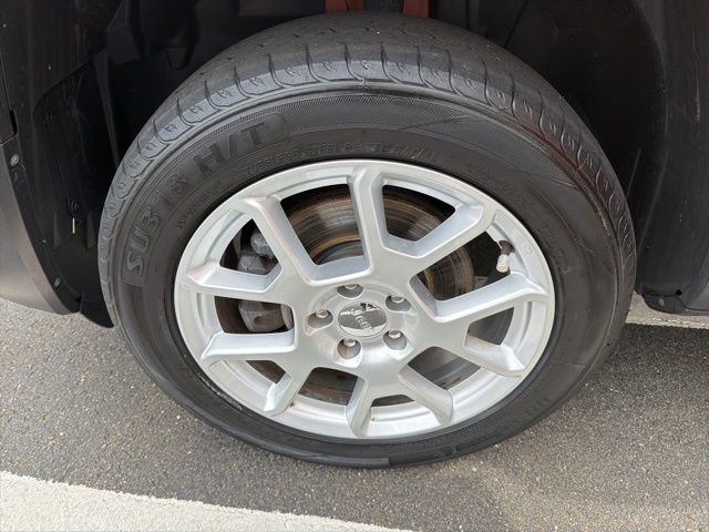 Used 2020 Jeep Renegade Latitude w/ Cold Weather Group image 28