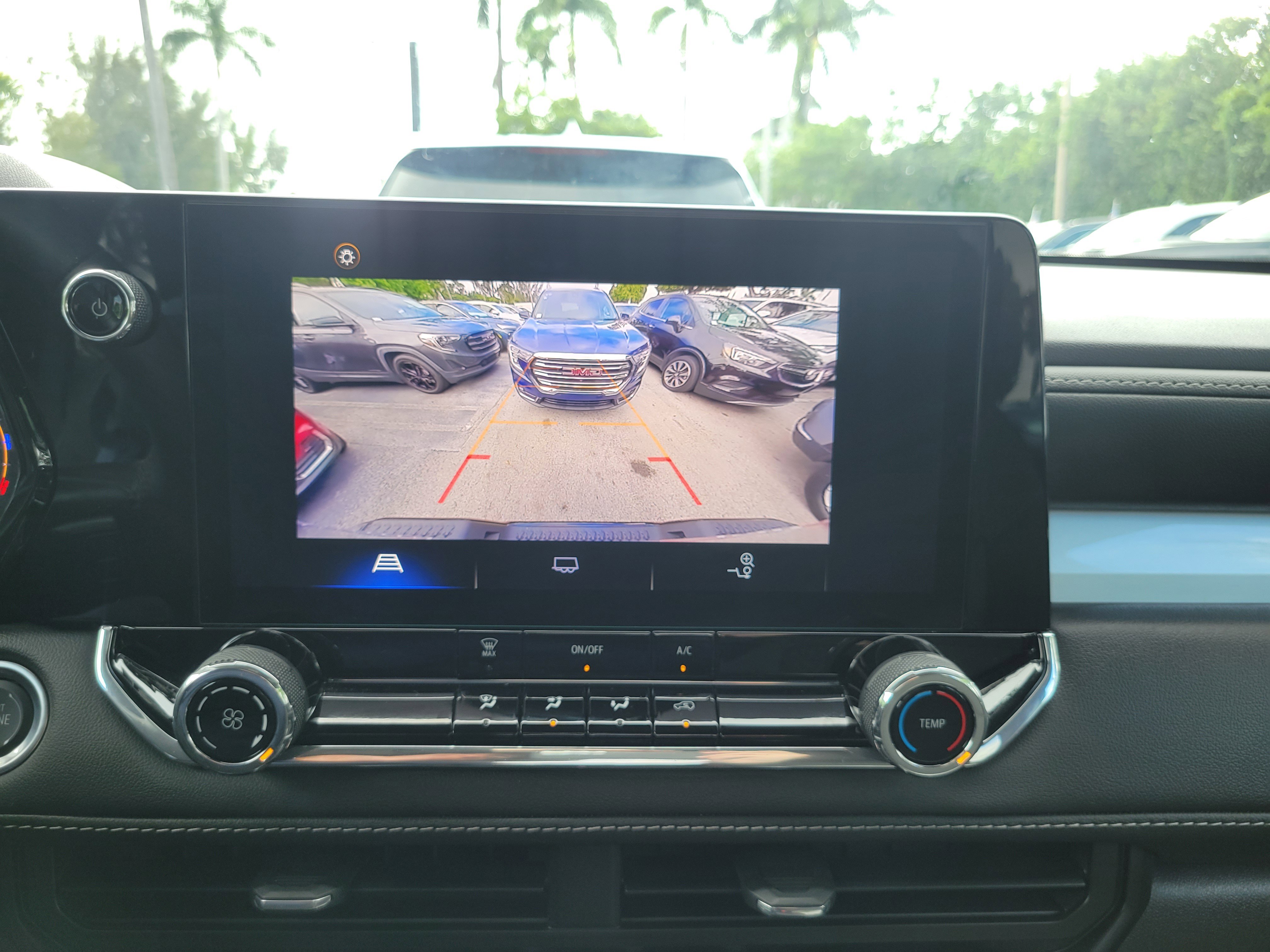 Used 2024 Chevrolet Colorado LT image 11