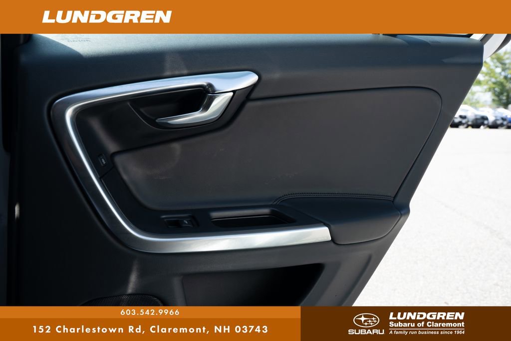 Used 2017 Volvo V60 T5 Premier w/ Convenience Package image 31