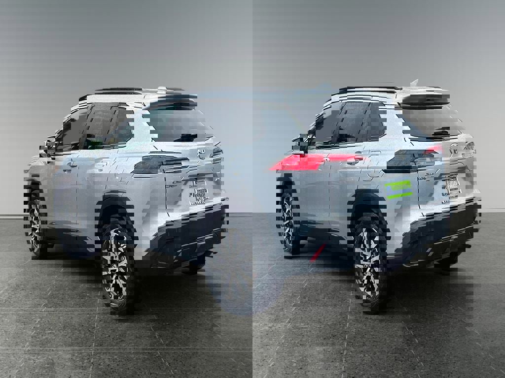 Used 2024 Toyota Corolla Cross XLE w/ Convenience Package image 5