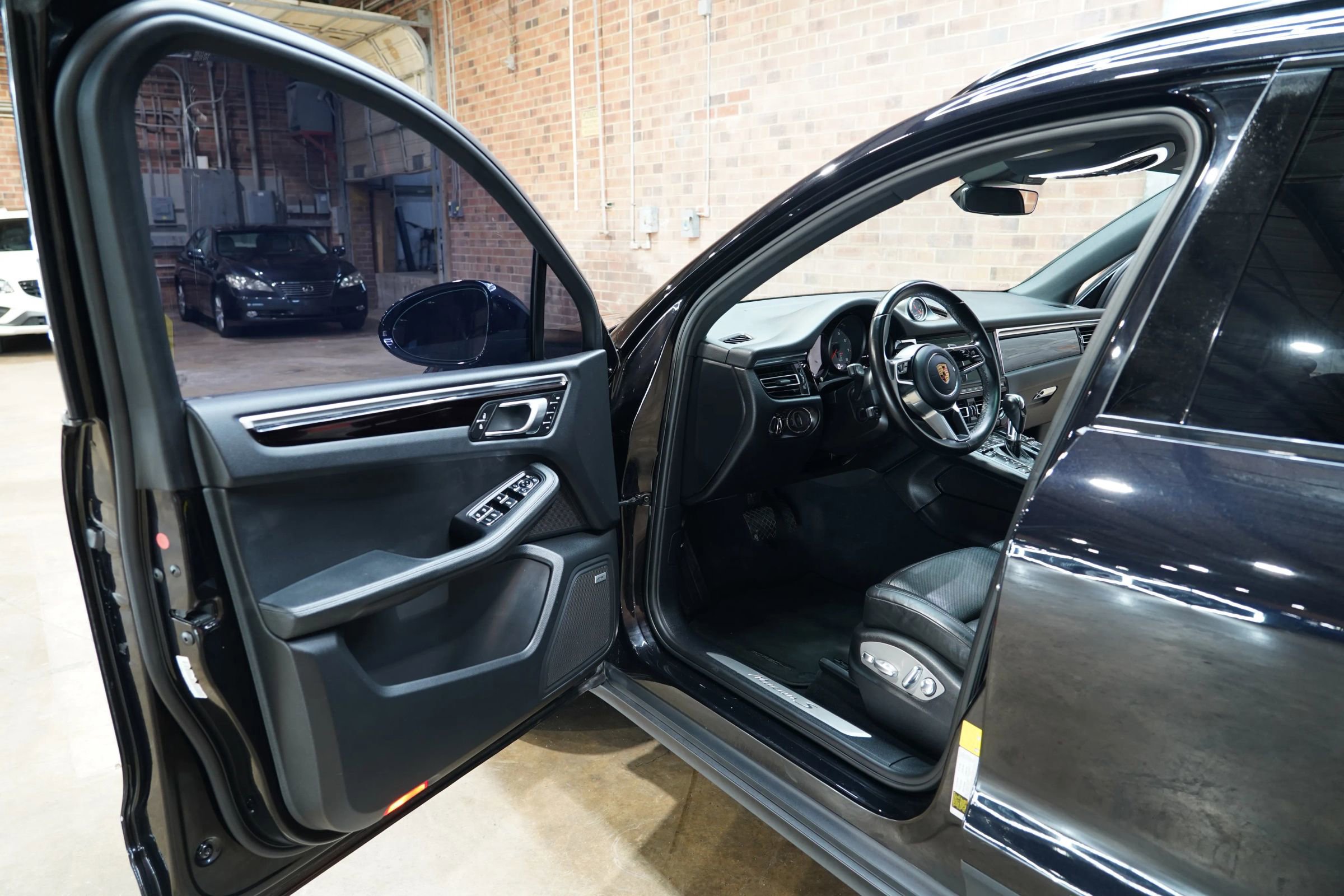 Used 2019 Porsche Macan S image 36