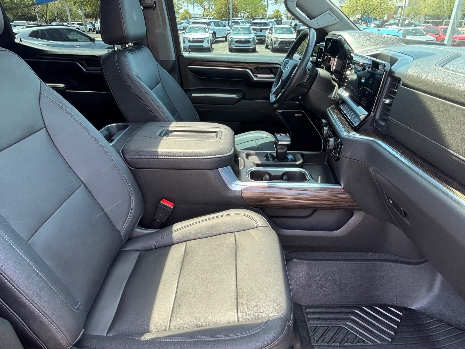 Used 2022 Chevrolet Silverado 1500 LT Trail Boss w/ LT Trail Boss Premium Package AWD/4WD image 31