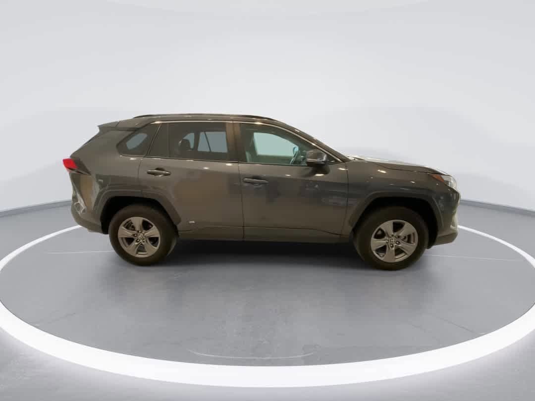 Used 2022 Toyota RAV4 XLE w/ Convenience Package AWD/4WD image 9