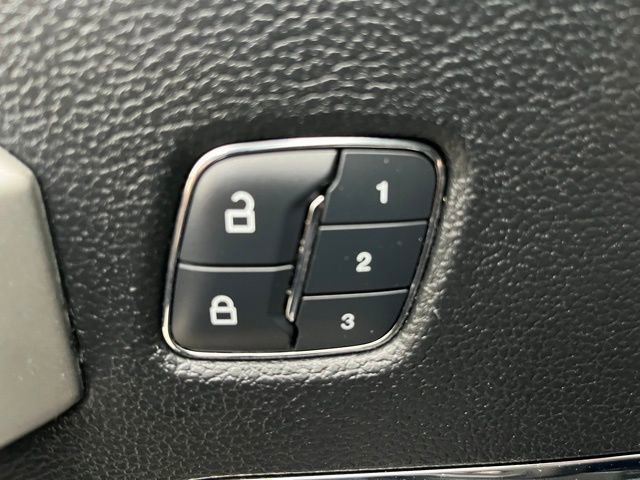 Used 2018 Ford F150 Lariat w/ Equipment Group 502A Luxury image 11