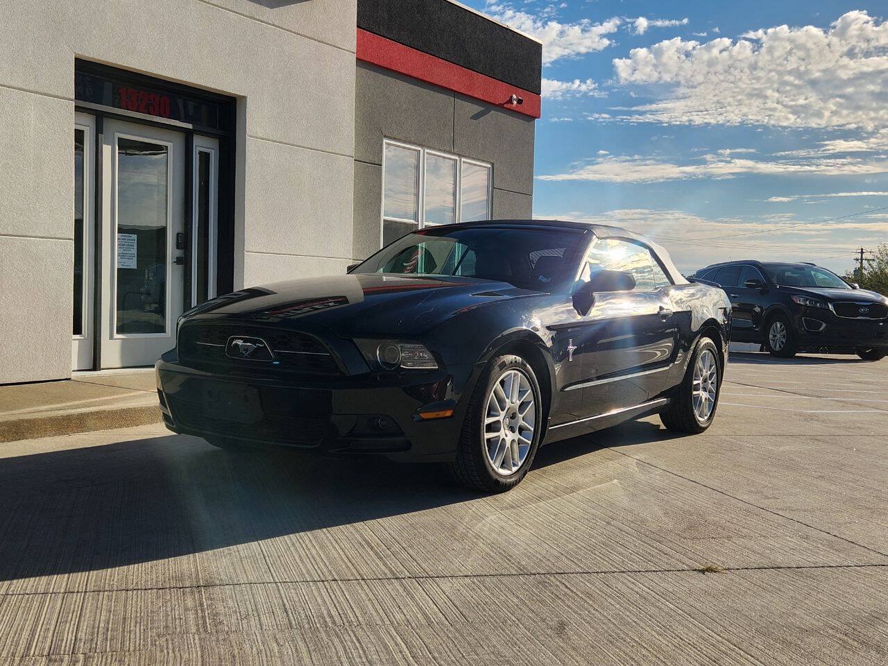 Used 2013 Ford Mustang Premium RWD image 2