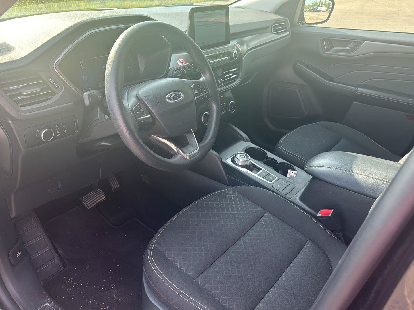 Used 2025 Ford Escape Active AWD/4WD image 11