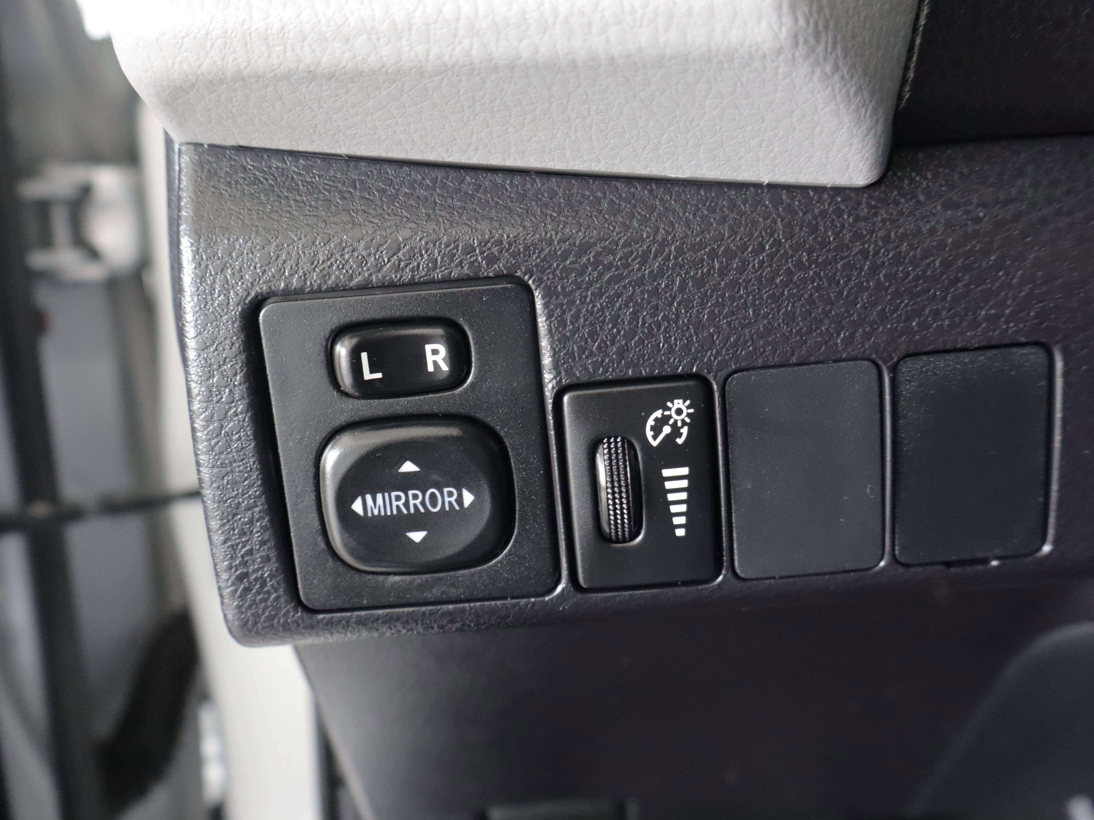 Used 2016 Toyota Corolla LE FWD image 17