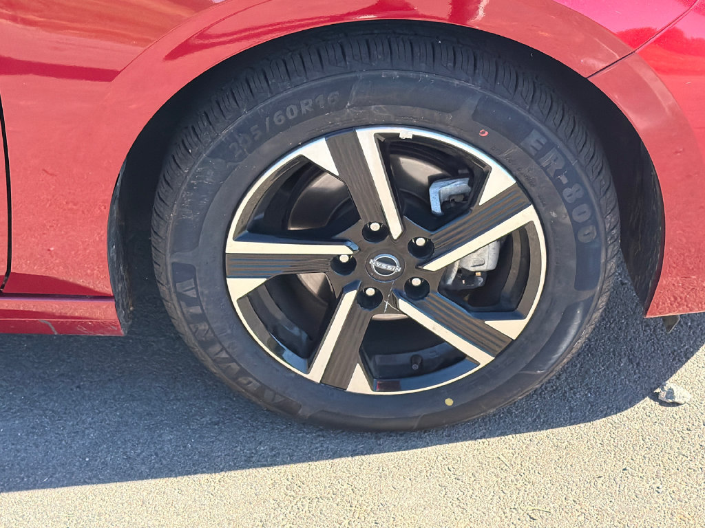 Used 2024 Nissan Sentra SV FWD image 12