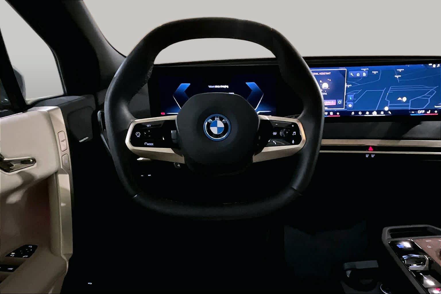 Used 2025 BMW iX xDrive50 w/ Premium Package AWD/4WD image 5