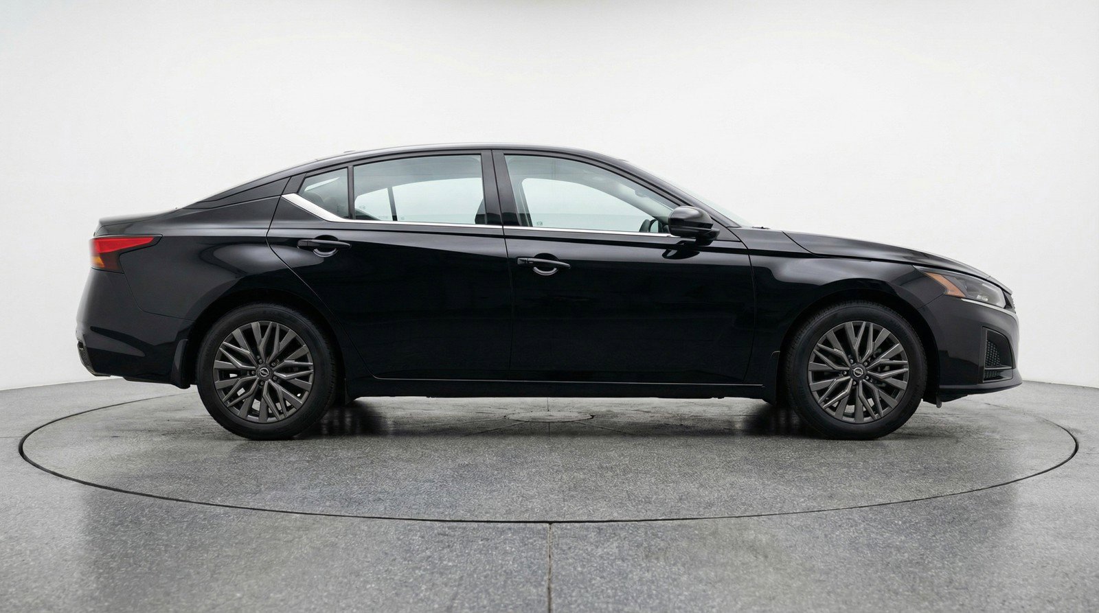 Used 2025 Nissan Altima 2.5 SV image 11