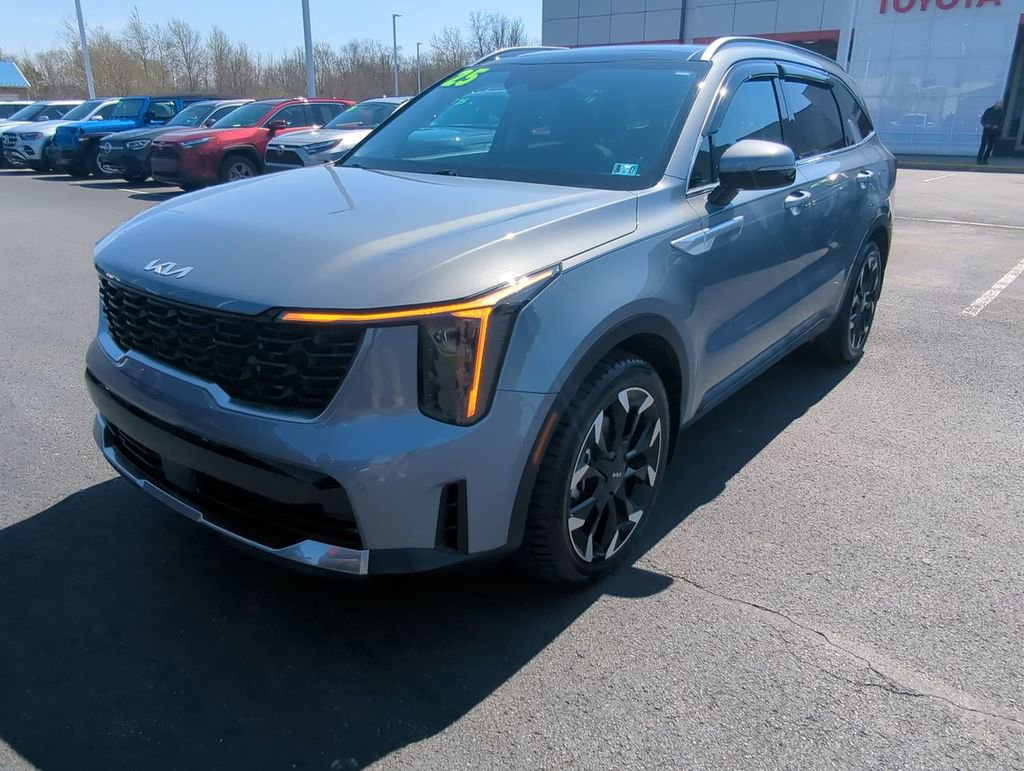 Used 2025 Kia Sorento EX w/ Panoramic Sunroof Package FWD image 4