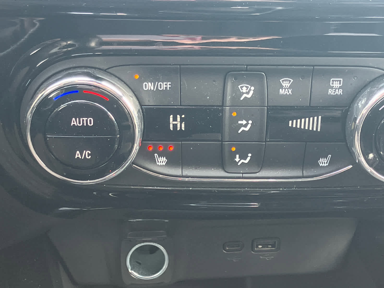 Used 2025 Chevrolet Trax RS w/ Driver Confidence Package image 12