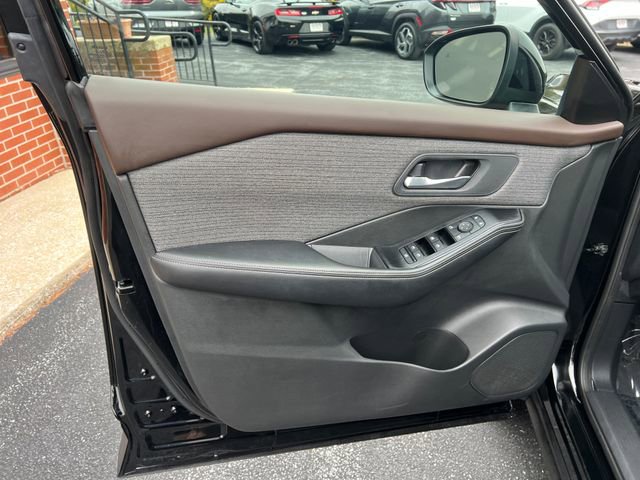 Used 2022 Nissan Rogue SV image 15