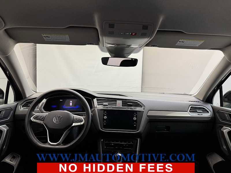 Used 2024 Volkswagen Tiguan SE image 11