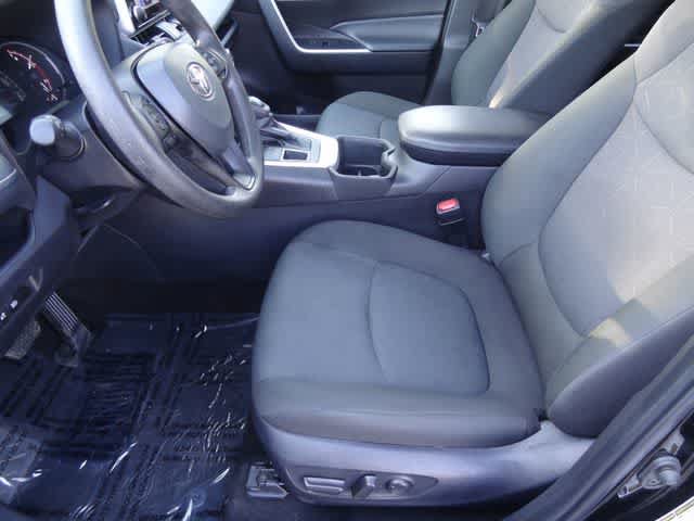 Certified 2025 Toyota RAV4 XLE AWD/4WD image 6