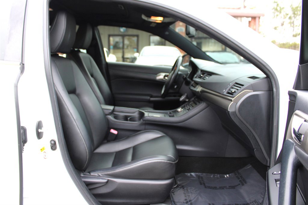 Used 2015 Lexus CT 200h w/ F Sport w/Nuluxe Interior image 18