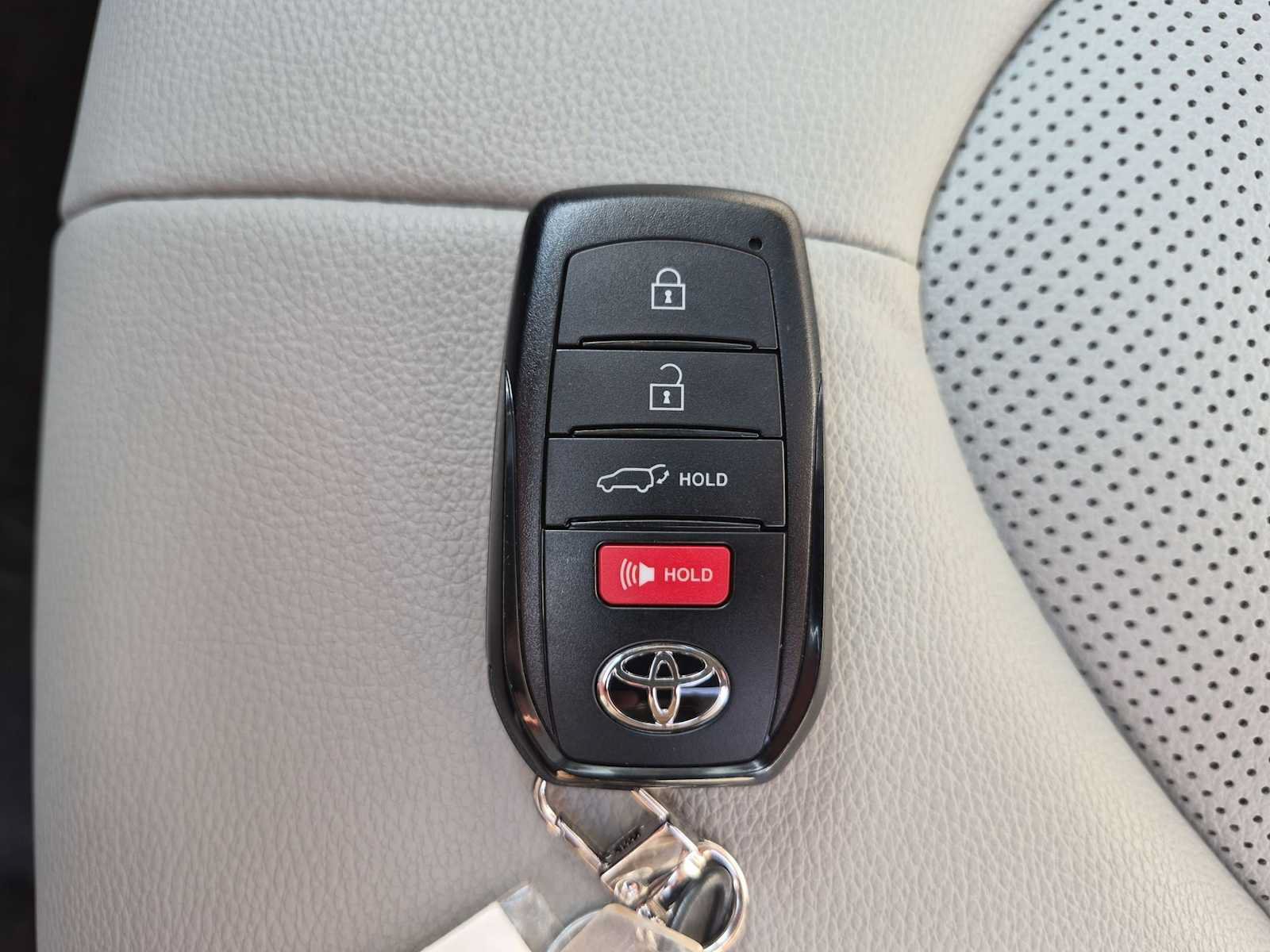 Used 2025 Toyota Grand Highlander AWD image 36