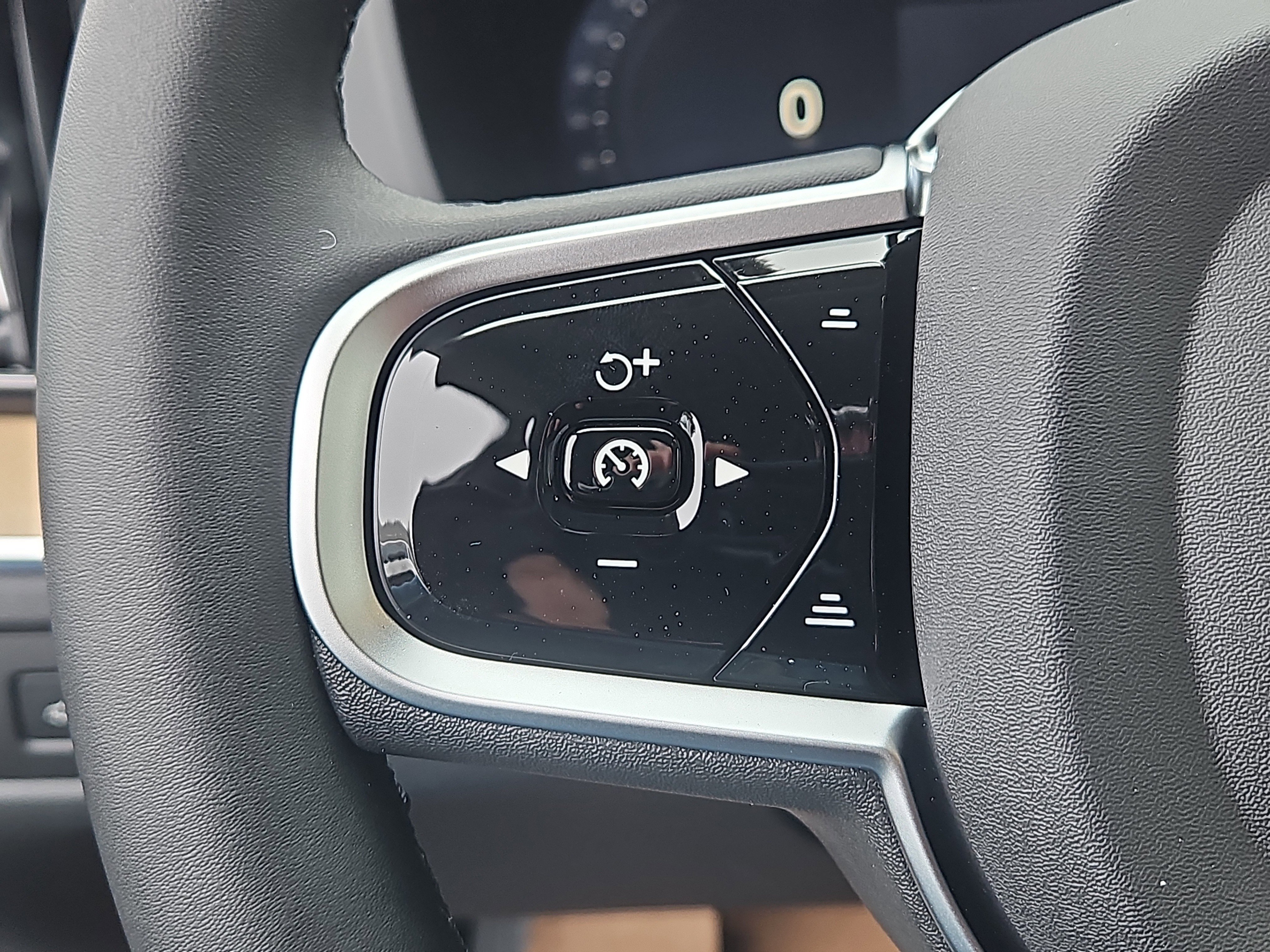 New 2026 Volvo XC60 T8 Ultra w/ Protection Package Premier image 15