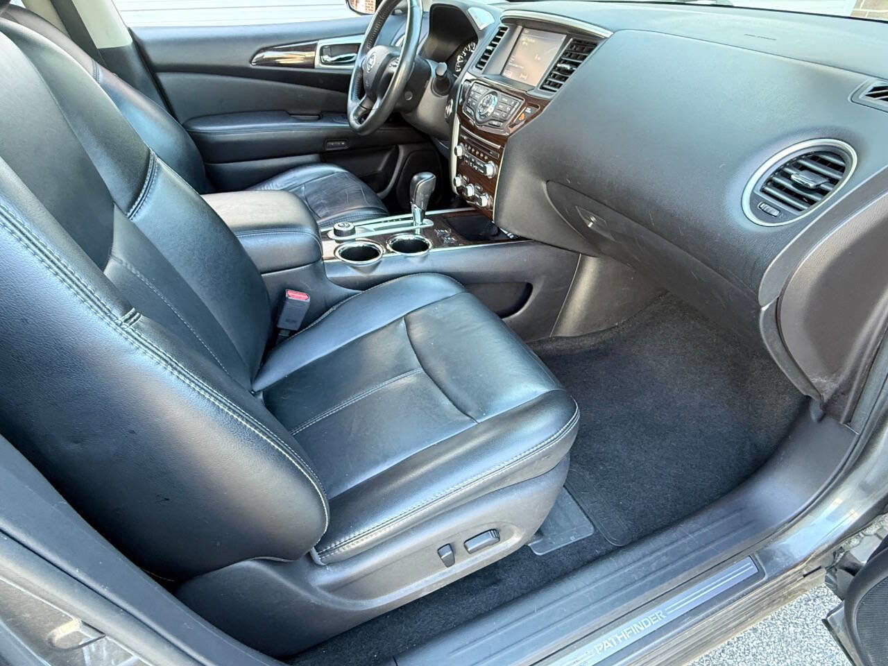 Used 2016 Nissan Pathfinder SL w/ SL Premium Package image 9