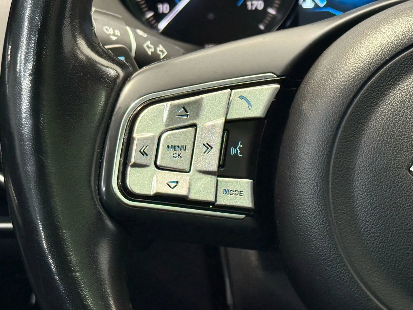 Used 2019 Jaguar F-PACE Premium image 24