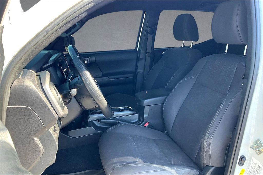 Used 2016 Toyota Tacoma TRD Sport w/ Towing Package AWD/4WD image 22