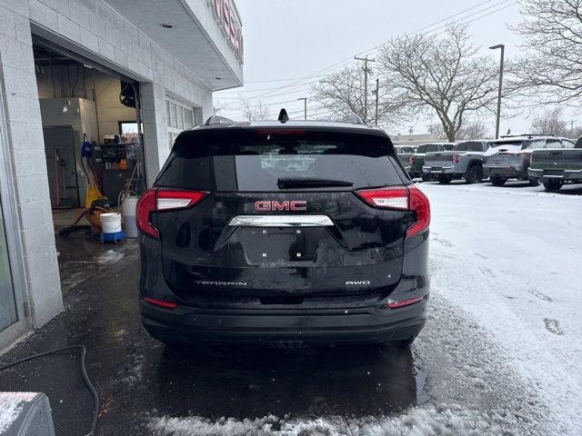 Used 2022 GMC Terrain SLE w/ Driver Convenience Package image 3