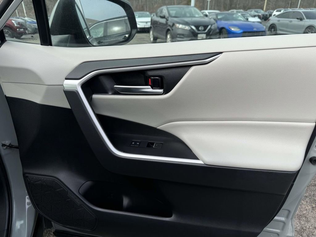 Used 2022 Toyota RAV4 XLE image 27