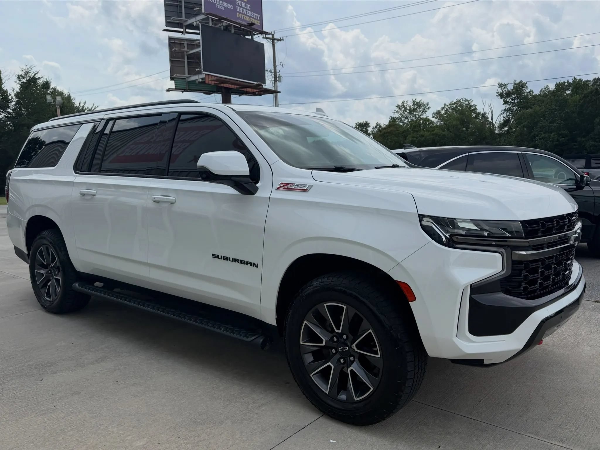 Used 2021 Chevrolet Suburban Z71 w/ Luxury Package AWD/4WD image 4