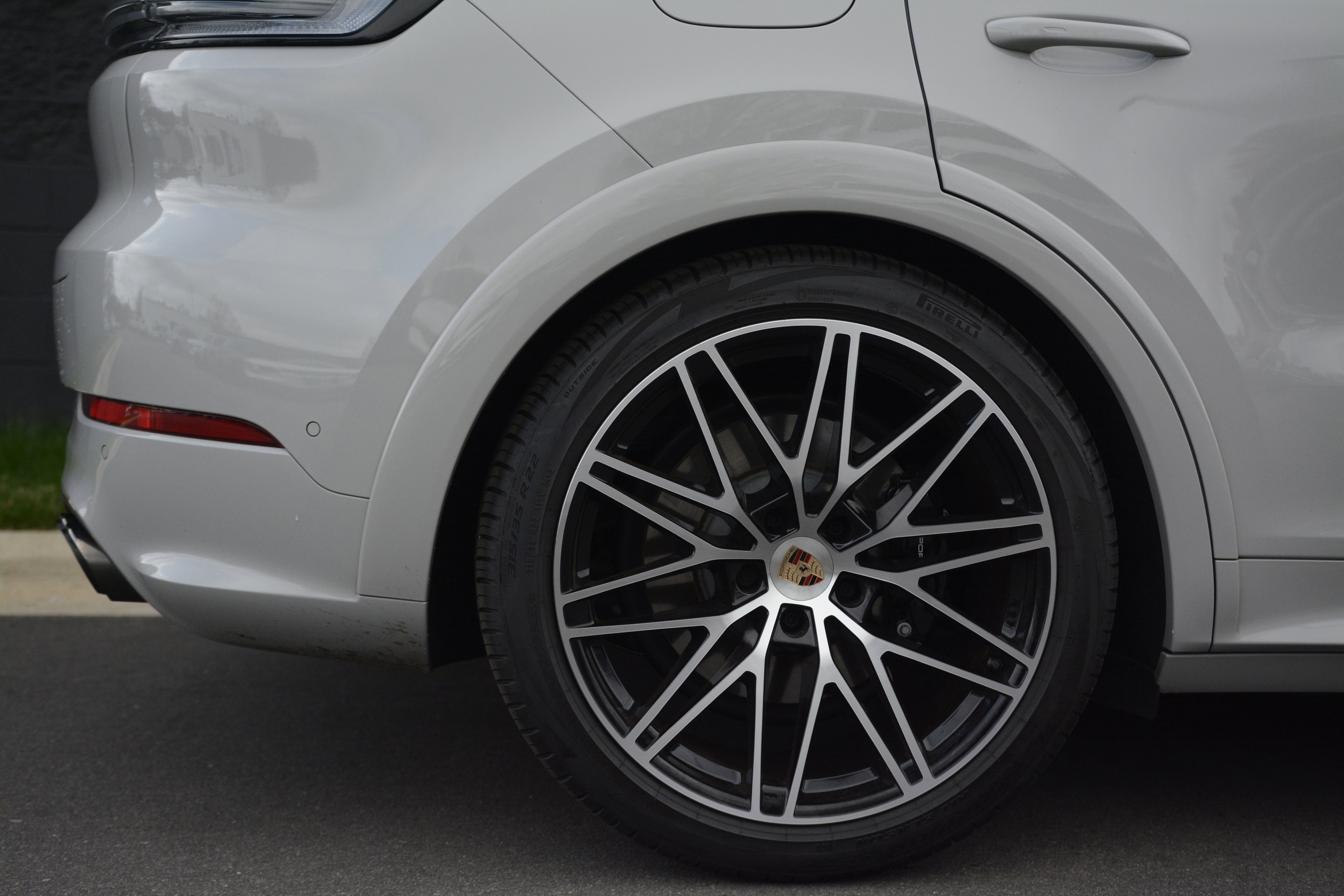 Certified 2025 Porsche Cayenne GTS AWD/4WD image 41
