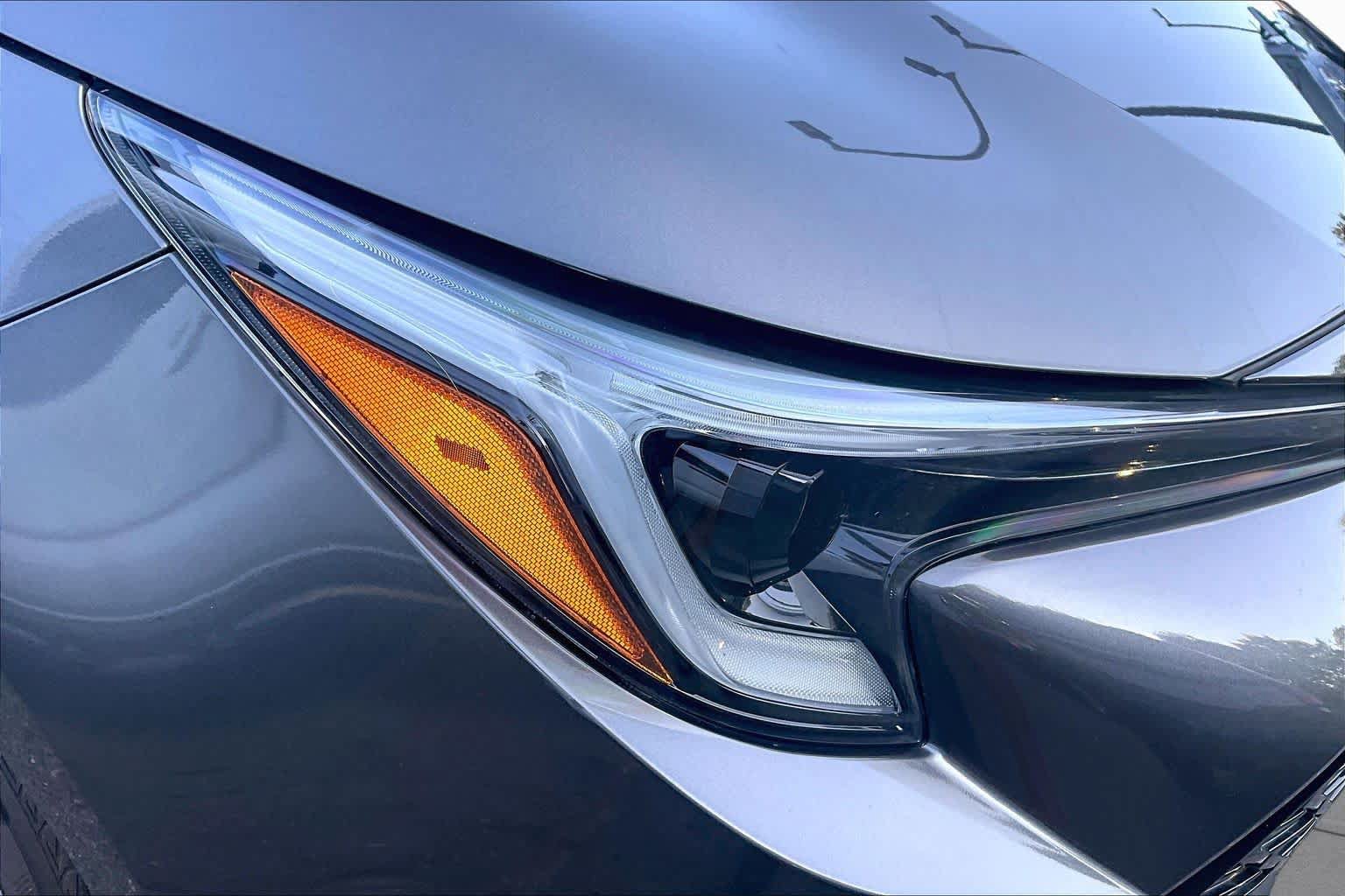 Used 2025 Toyota Corolla SE w/ SE Package FWD image 25