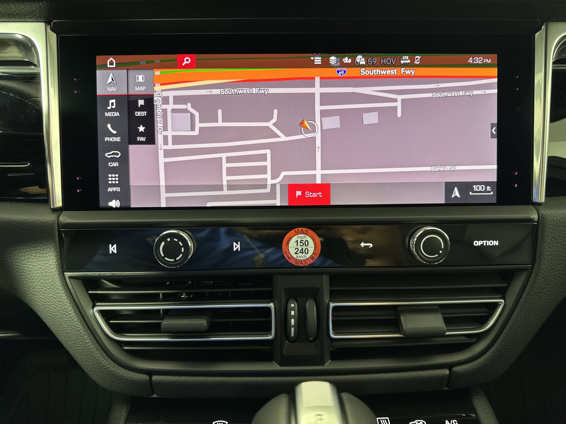 Certified 2025 Porsche Macan image 19