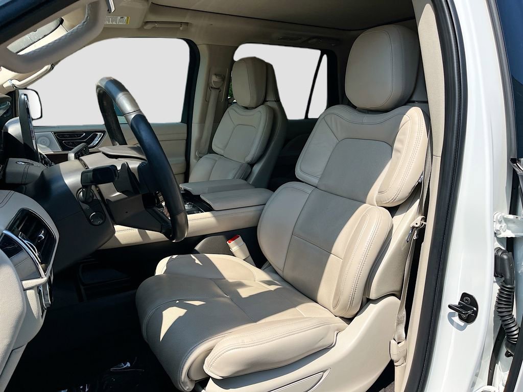 Used 2021 Lincoln Navigator Reserve w/ Luxury Package image 15