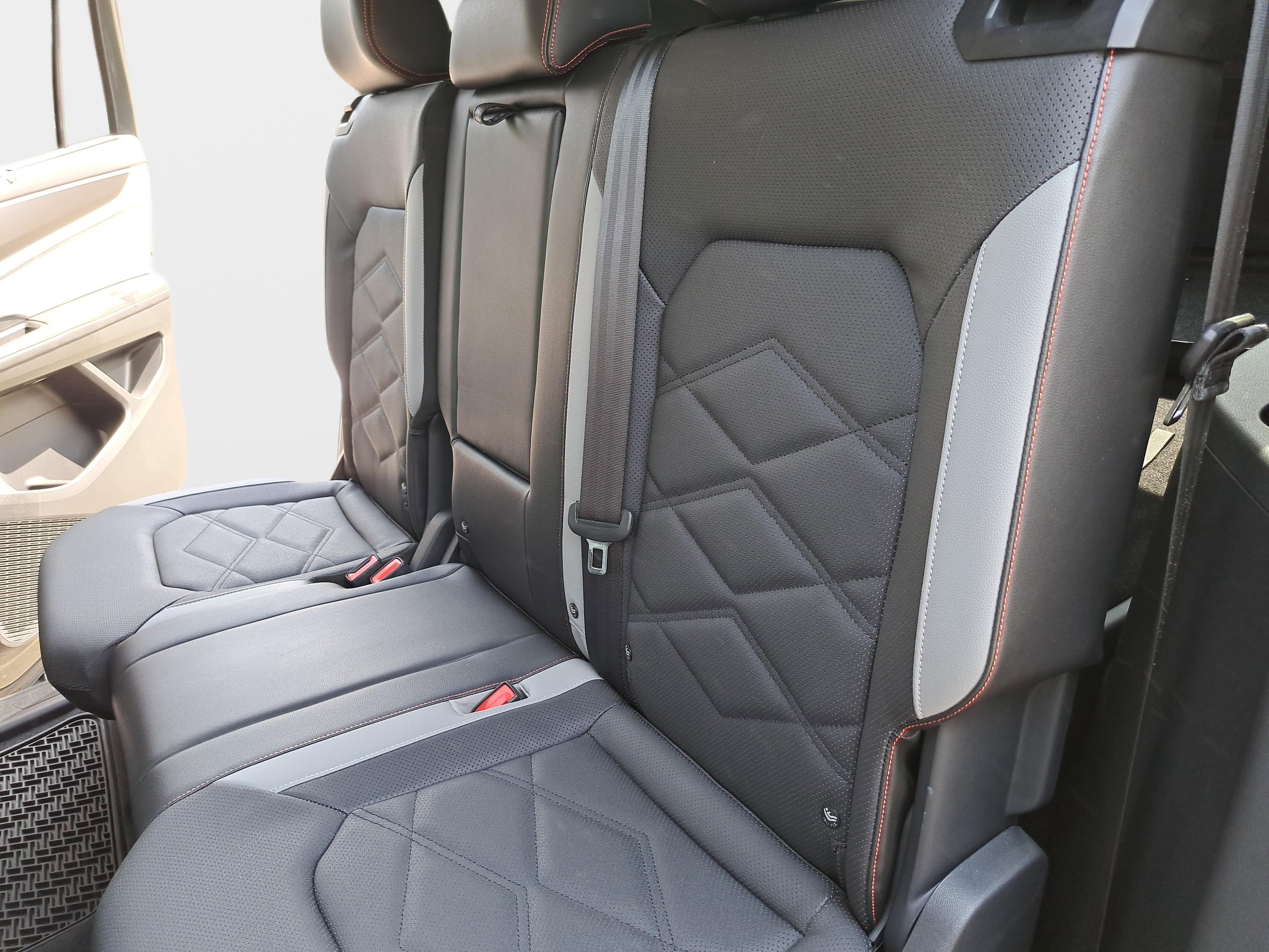 Used 2024 Volkswagen Atlas Peak Edition SE image 16