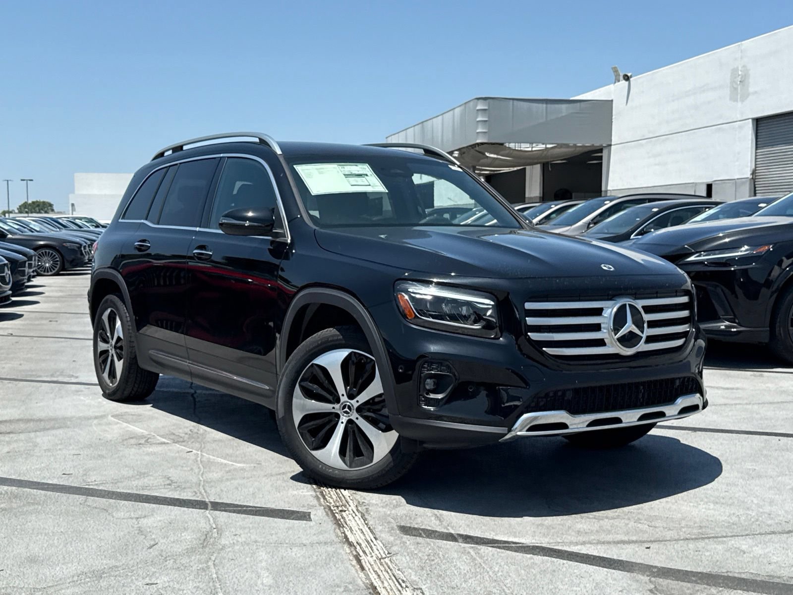 Used 2025 Mercedes-Benz GLB 250 image 2