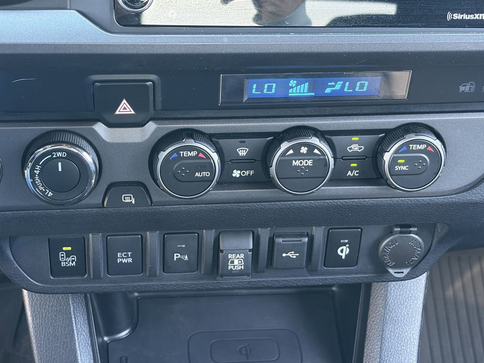Used 2021 Toyota Tacoma TRD Off-Road w/ Technology Package AWD/4WD image 29