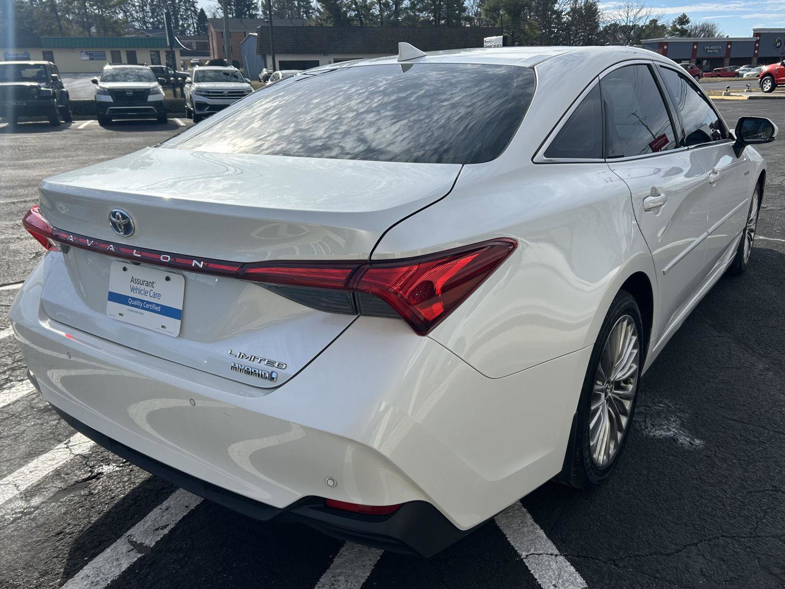Used 2020 Toyota Avalon Limited image 7