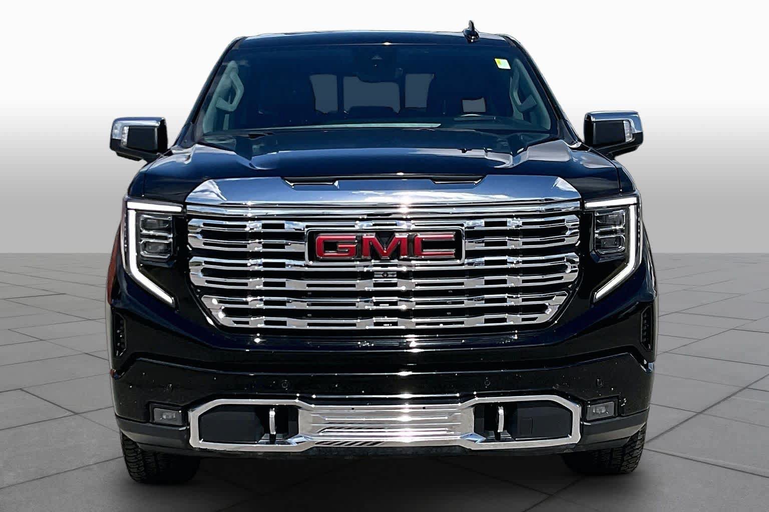 Used 2024 GMC Sierra 1500 Denali w/ Technology Package AWD/4WD image 4
